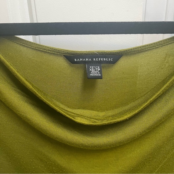 Banana Republic top, great for work. Green, cute cap sleeve, slight cowl neck. - Picture 5 of 7